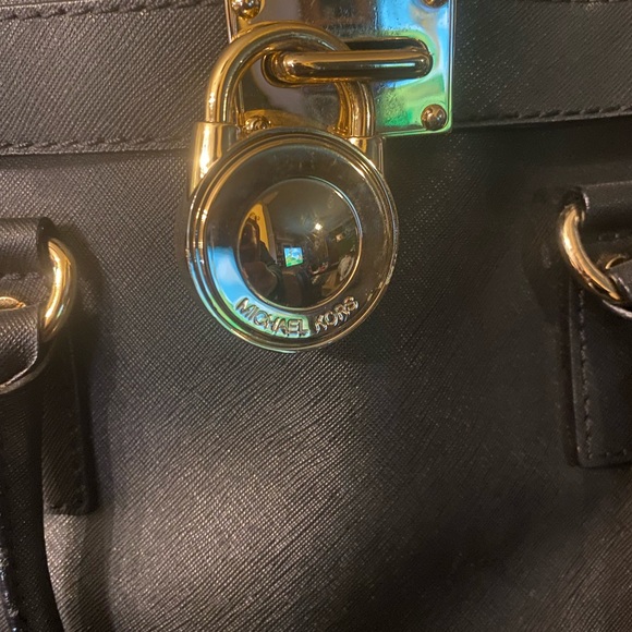 Michael Kors black shoulder bag. - Picture 2 of 5